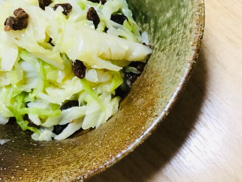 キャベツとレーズンのレモンサラダ